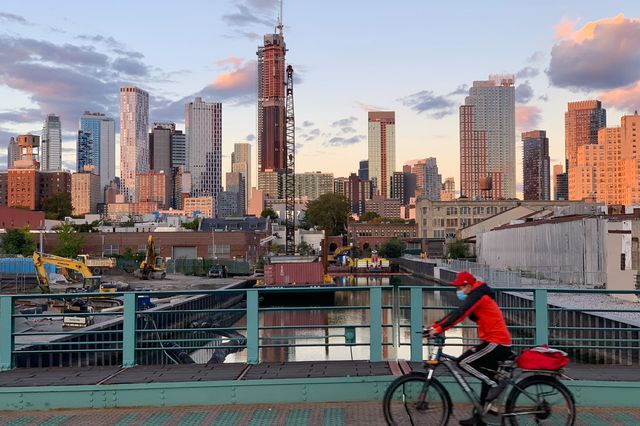 an e-biker crosses a bridge in Brooklyn